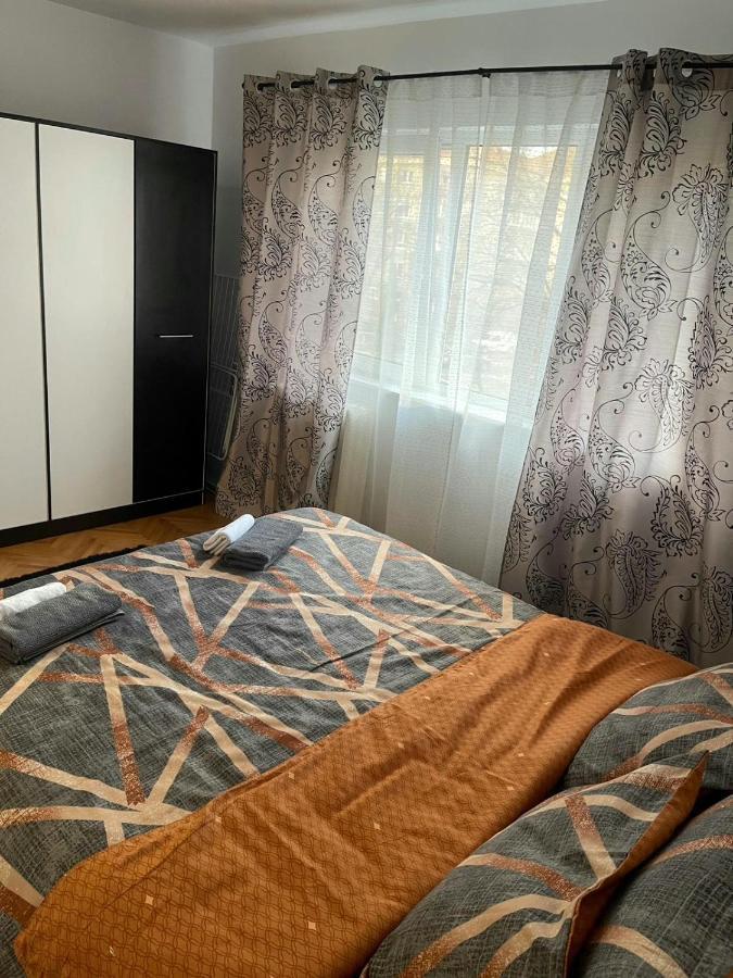 Carla'S Apartament Apartment Oradea Exterior photo