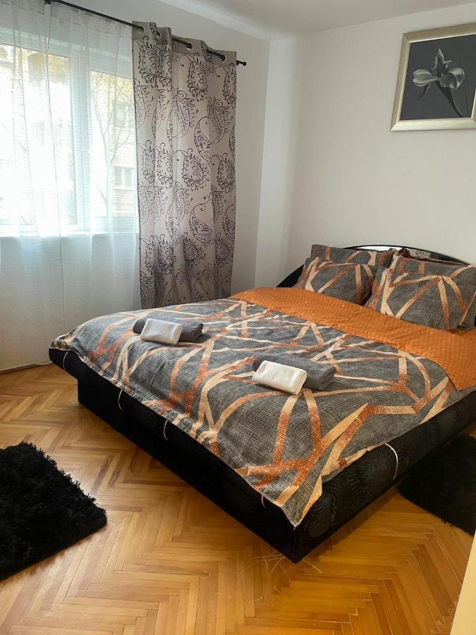 Carla'S Apartament Apartment Oradea Exterior photo
